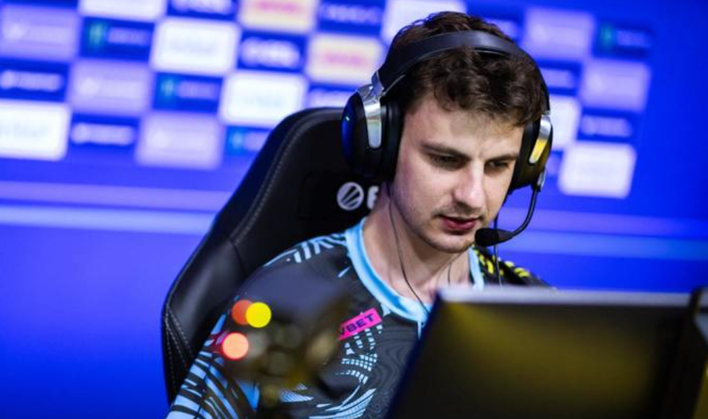 Du grind en ligne à la dissolution — Quelles options s'offrent à Monte avec le roster CS2 ?