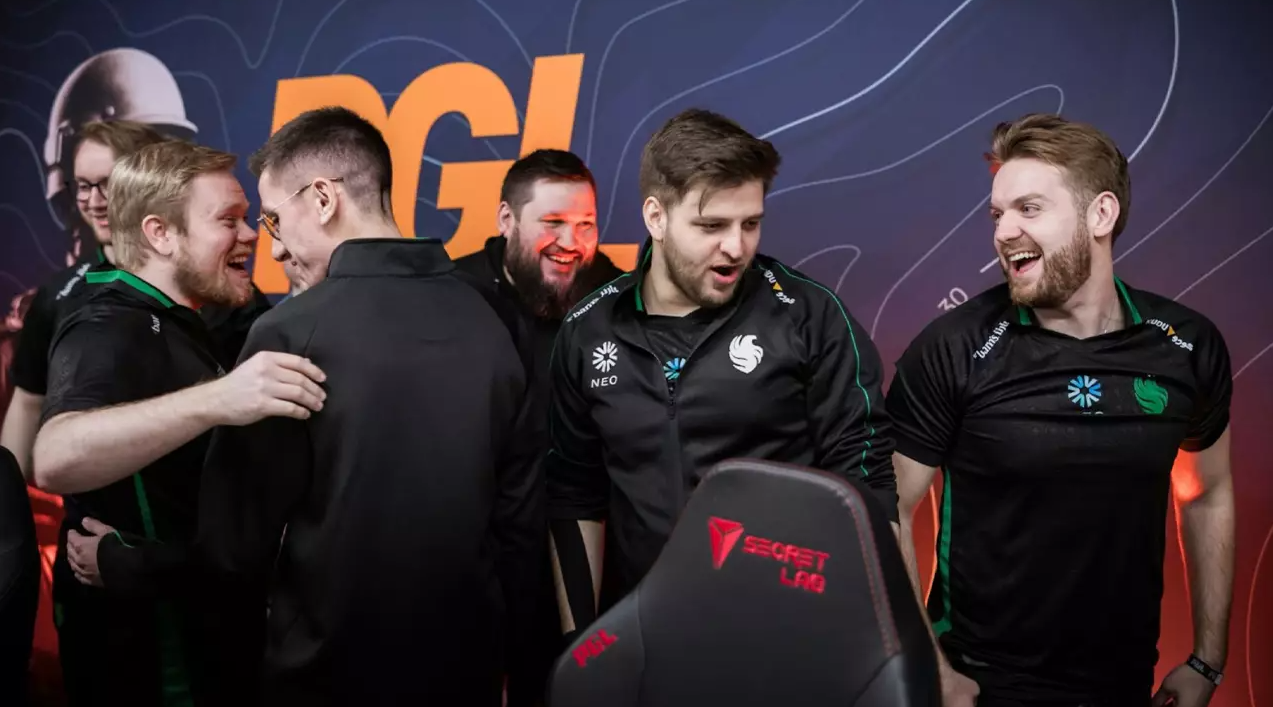 Team Falcons team